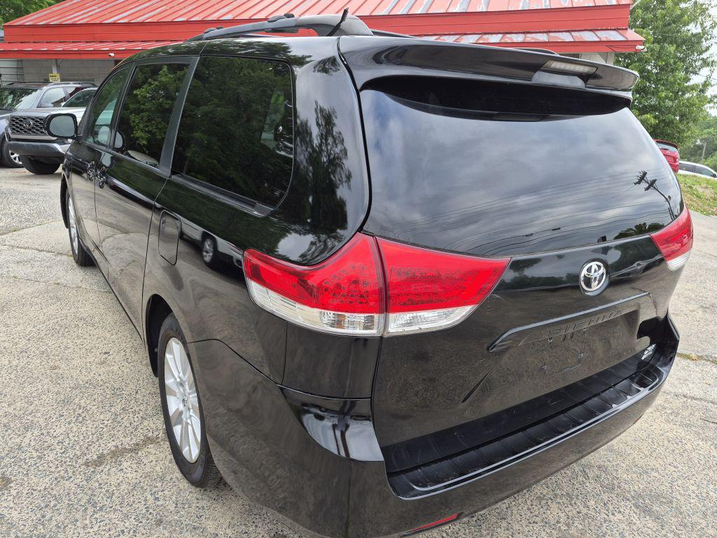 2011 Toyota Sienna - $10,000