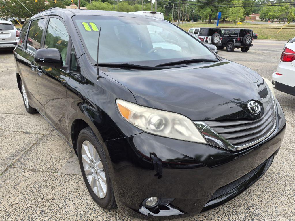 2011 Toyota Sienna - $10,000