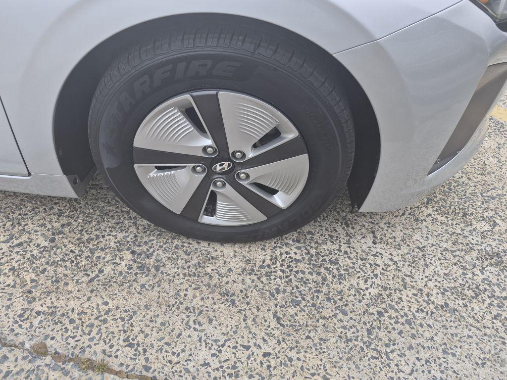 2019 Hyundai Ioniq - $9,000