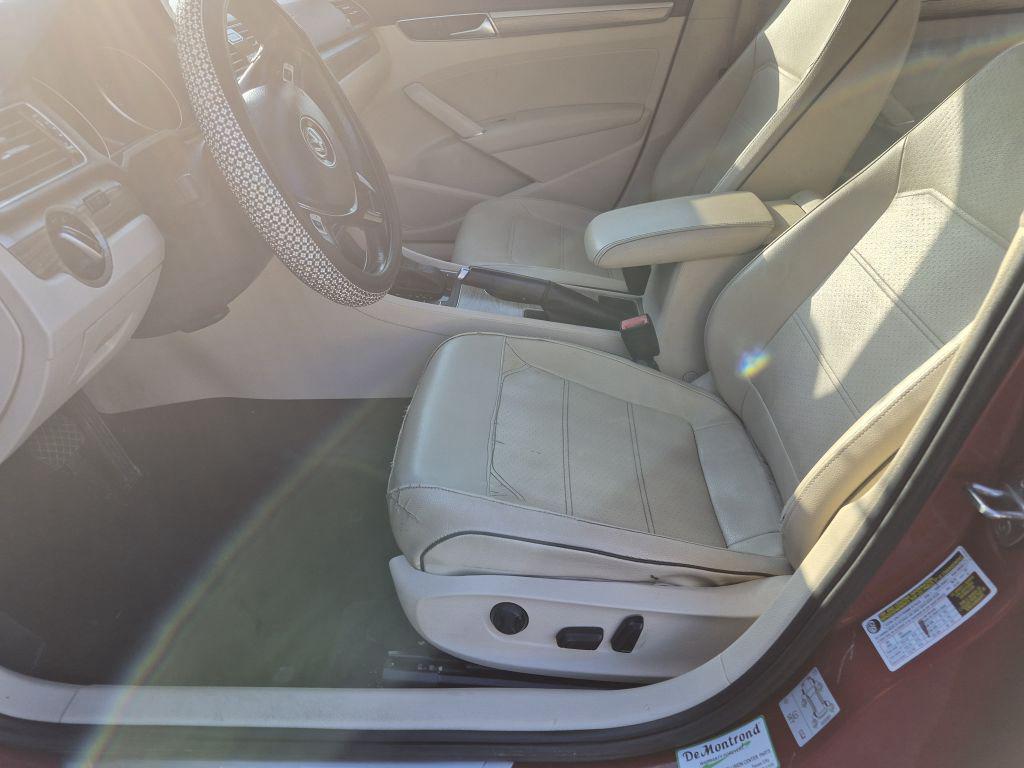 2018 Volkswagen Passat - $11,000