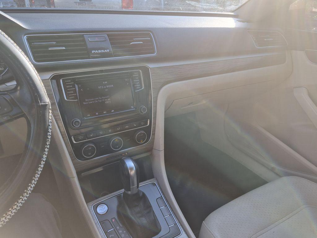 2018 Volkswagen Passat - $11,000