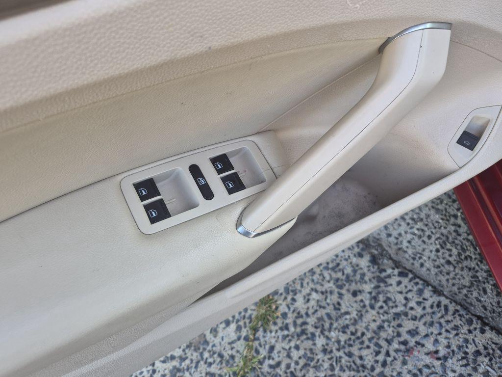 2018 Volkswagen Passat - $11,000