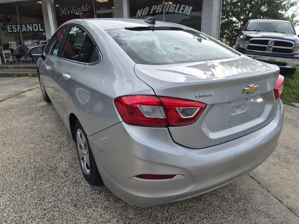 2017 Chevrolet Cruze - $8,500