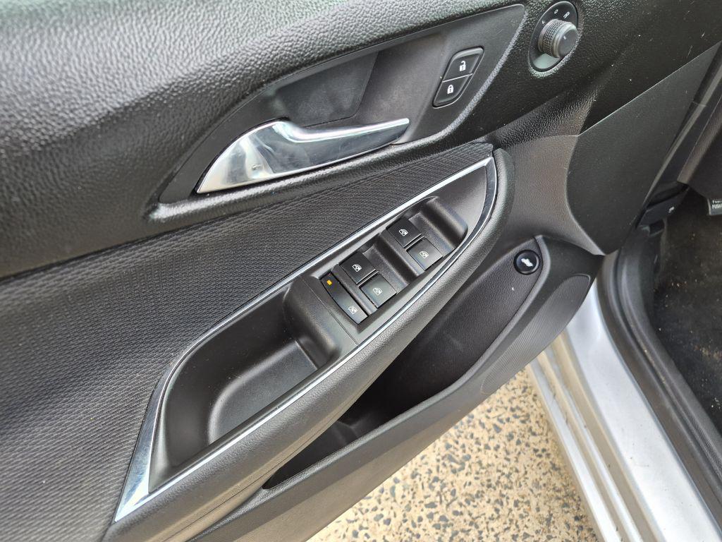 2017 Chevrolet Cruze - $8,500