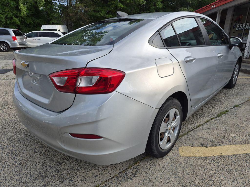 2017 Chevrolet Cruze - $8,500