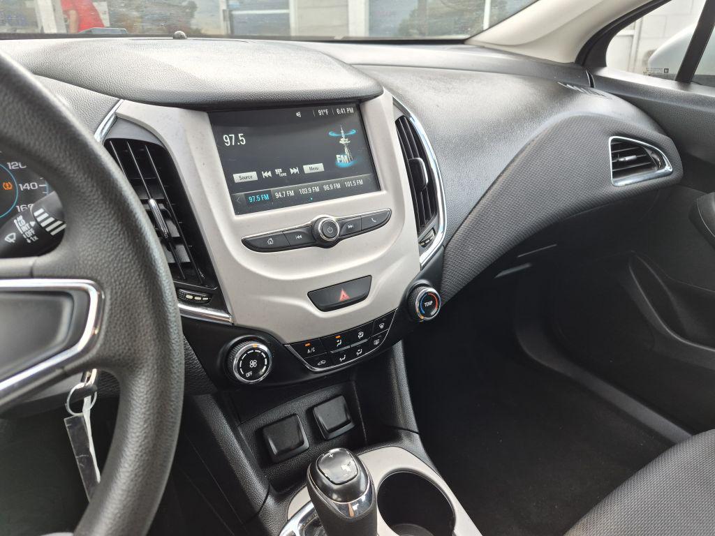 2017 Chevrolet Cruze - $8,500