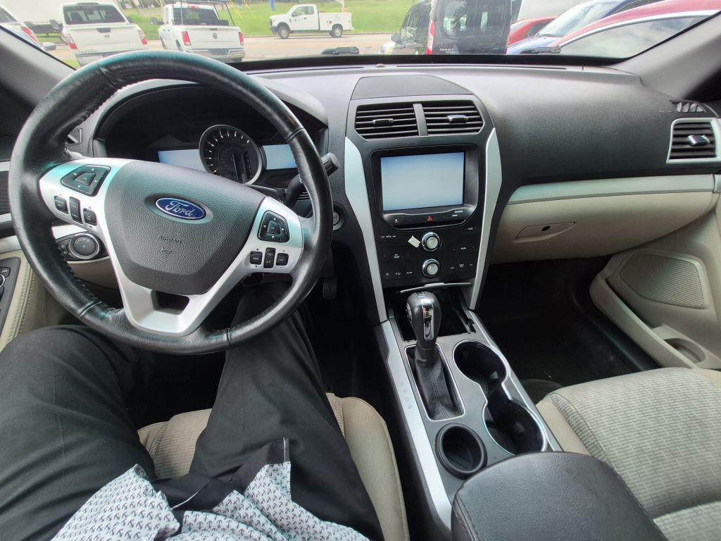 2015 Ford Explorer - $9,000