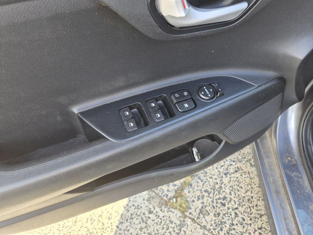 2020 Kia Rio - $10,000
