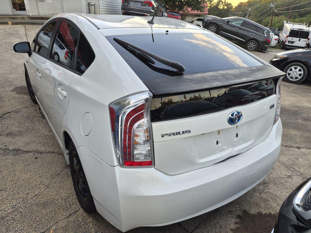 2015 Toyota Prius - $9,500
