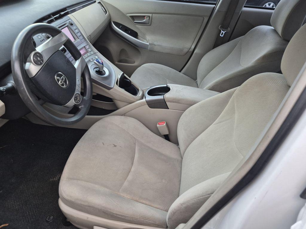 2015 Toyota Prius - $9,500
