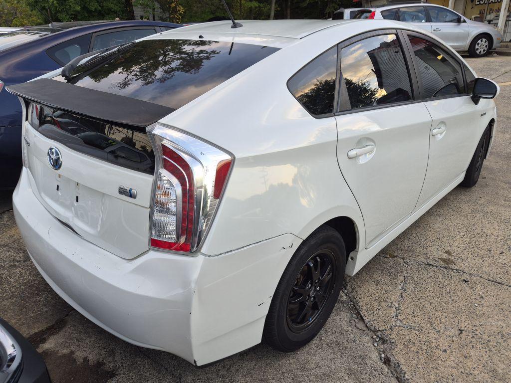 2015 Toyota Prius - $9,500