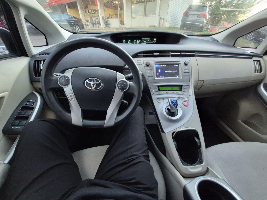 2015 Toyota Prius - $9,500