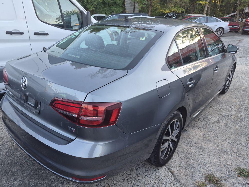2017 Volkswagen Jetta - $9,500