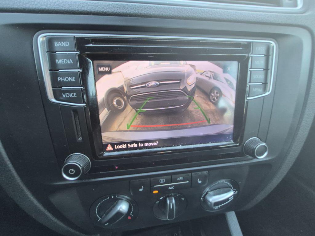 2017 Volkswagen Jetta - $9,500