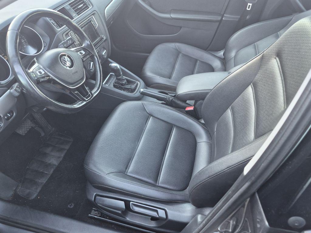 2017 Volkswagen Jetta - $9,500