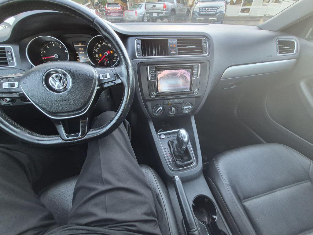 2017 Volkswagen Jetta - $9,500