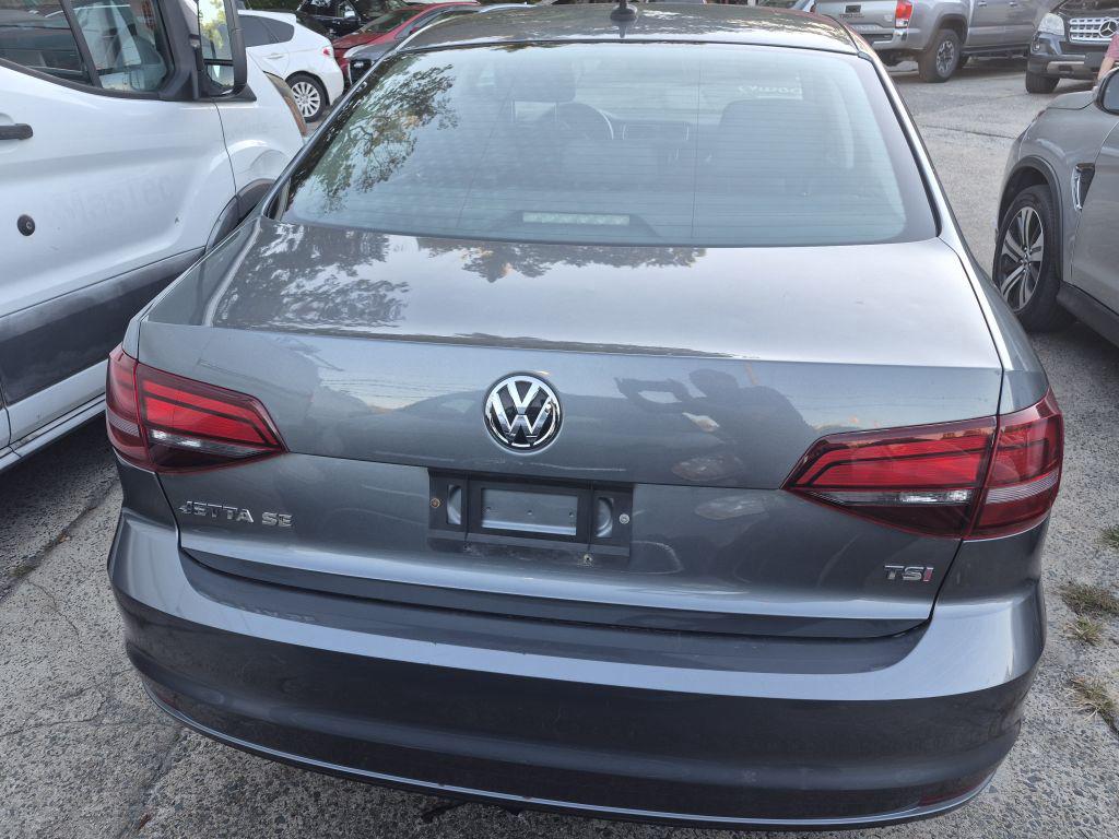 2017 Volkswagen Jetta - $9,500
