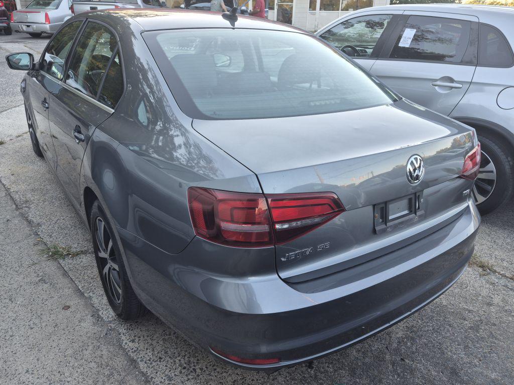 2017 Volkswagen Jetta - $9,500