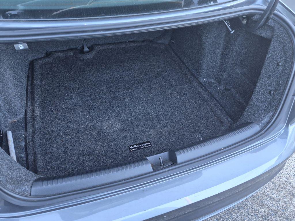 2017 Volkswagen Jetta - $9,500