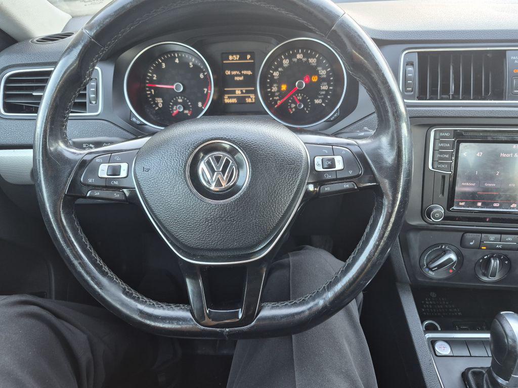 2017 Volkswagen Jetta - $9,500