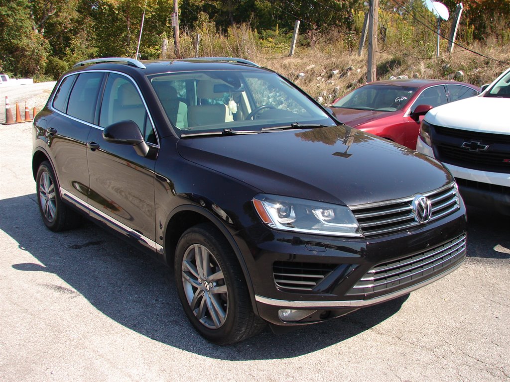 2016 Volkswagen Touareg LUX photo