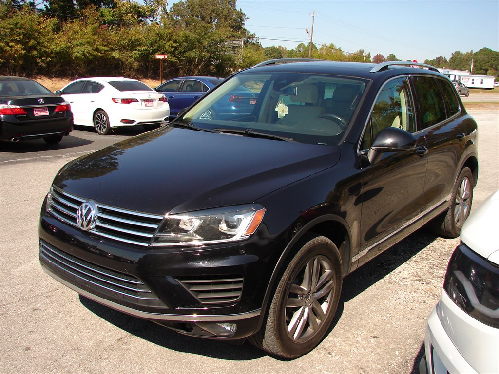 2016 Volkswagen Touareg LUX photo