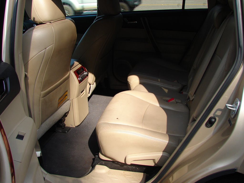2012 Toyota Highlander - $10,950