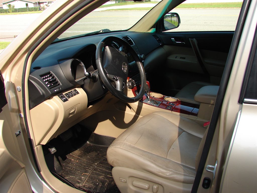 2012 Toyota Highlander - $10,950