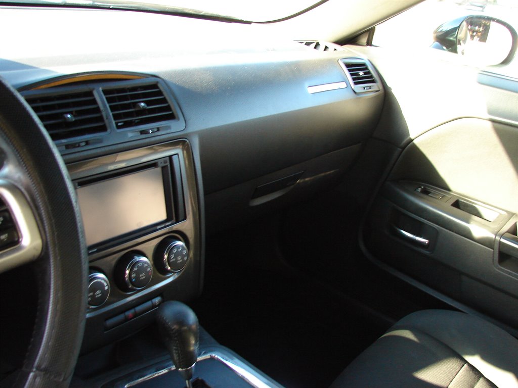 2012 Dodge Challenger SXT photo