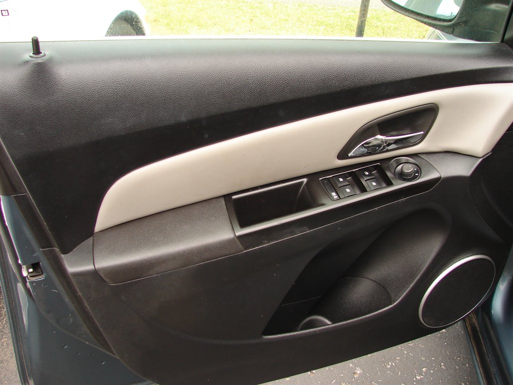 2012 Chevrolet Cruze LT photo