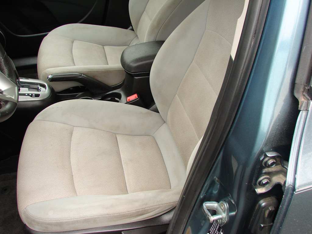 2012 Chevrolet Cruze LT photo