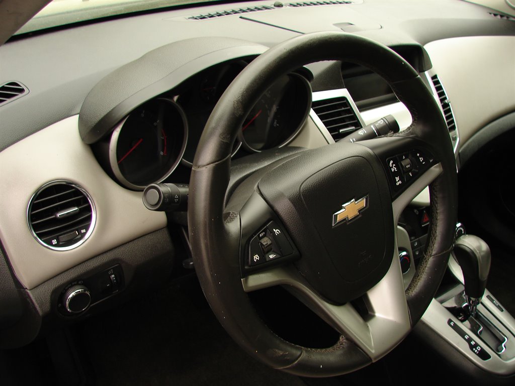2012 Chevrolet Cruze LT photo