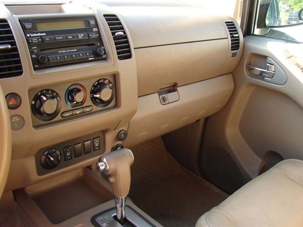 2008 Nissan Frontier SE V6 photo