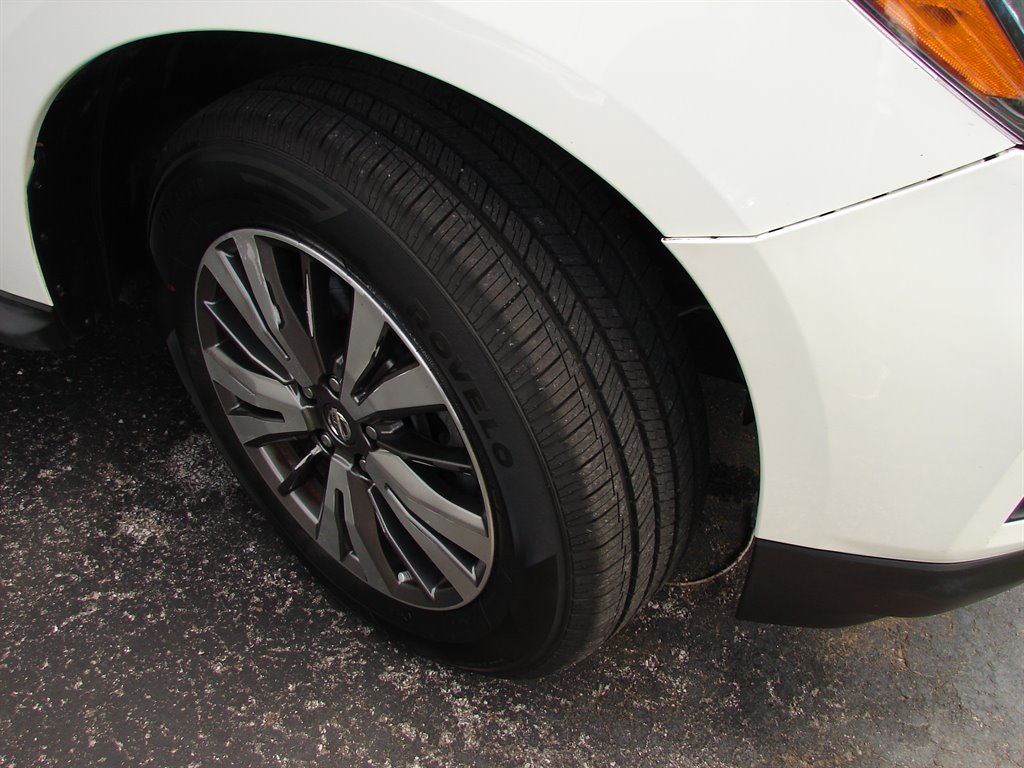 2018 Nissan Pathfinder - $10,995