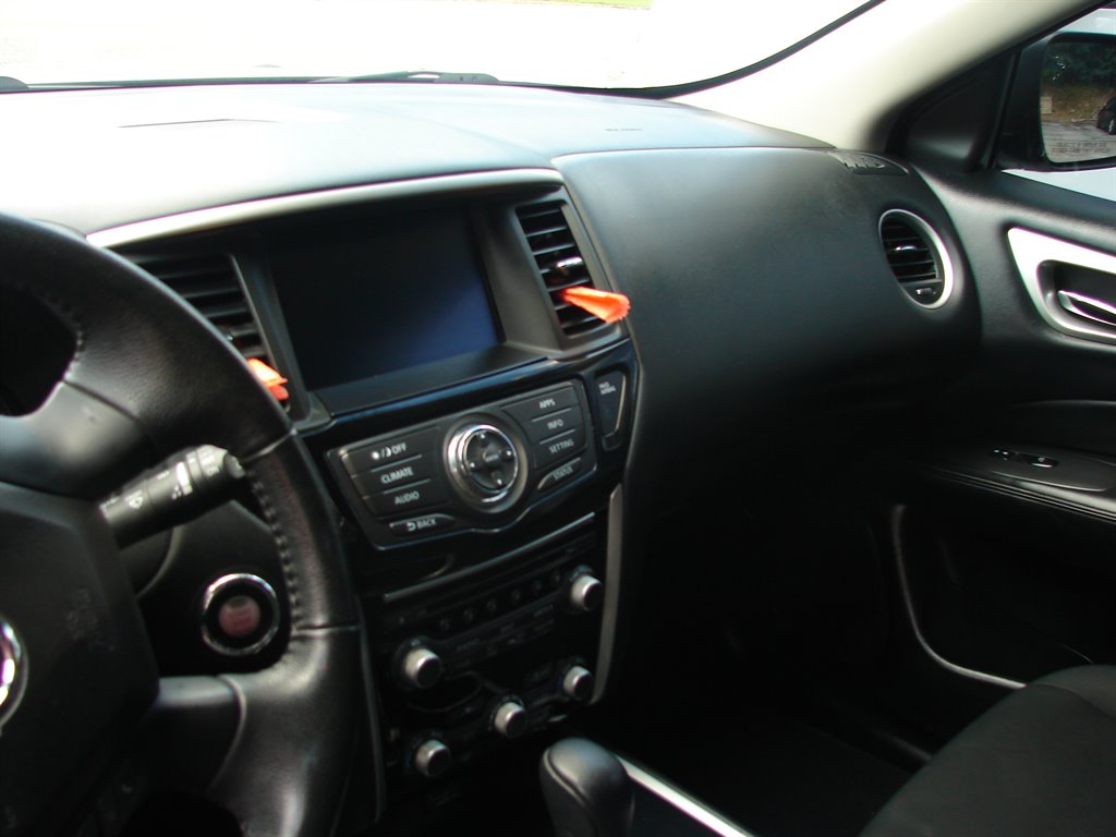 2018 Nissan Pathfinder - $10,995