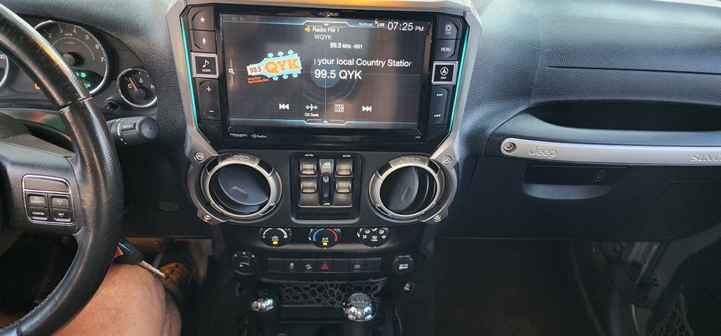 2016 Jeep Wrangler Unlimited Sahara photo