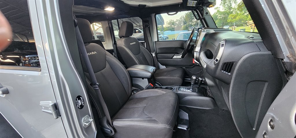 2016 Jeep Wrangler Unlimited Sahara photo