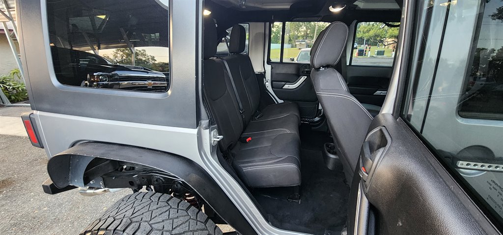 2016 Jeep Wrangler Unlimited Sahara photo