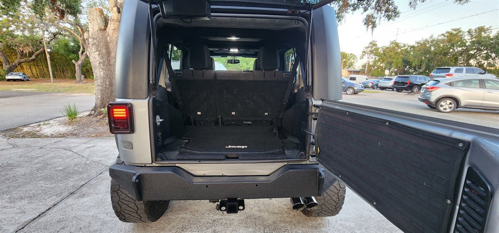 2016 Jeep Wrangler Unlimited Sahara photo