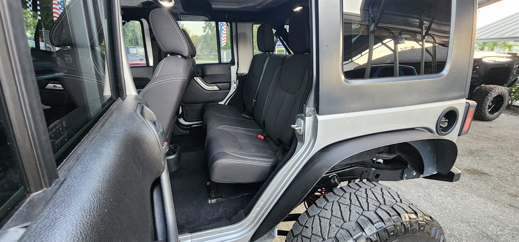 2016 Jeep Wrangler Unlimited Sahara photo