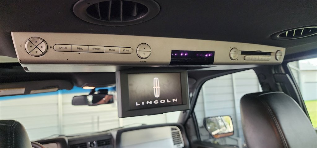 2010 Lincoln Navigator - $8,995
