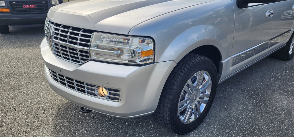 2010 Lincoln Navigator - $8,995