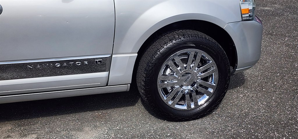 2010 Lincoln Navigator - $8,995