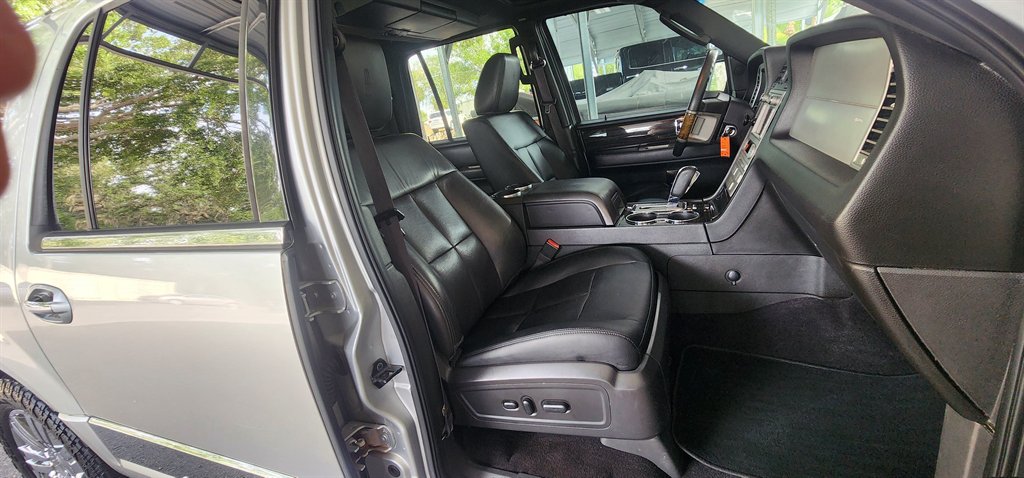 2010 Lincoln Navigator - $8,995
