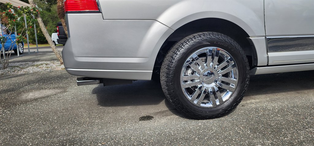 2010 Lincoln Navigator - $8,995