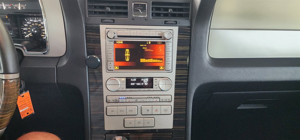 2010 Lincoln Navigator - $8,995