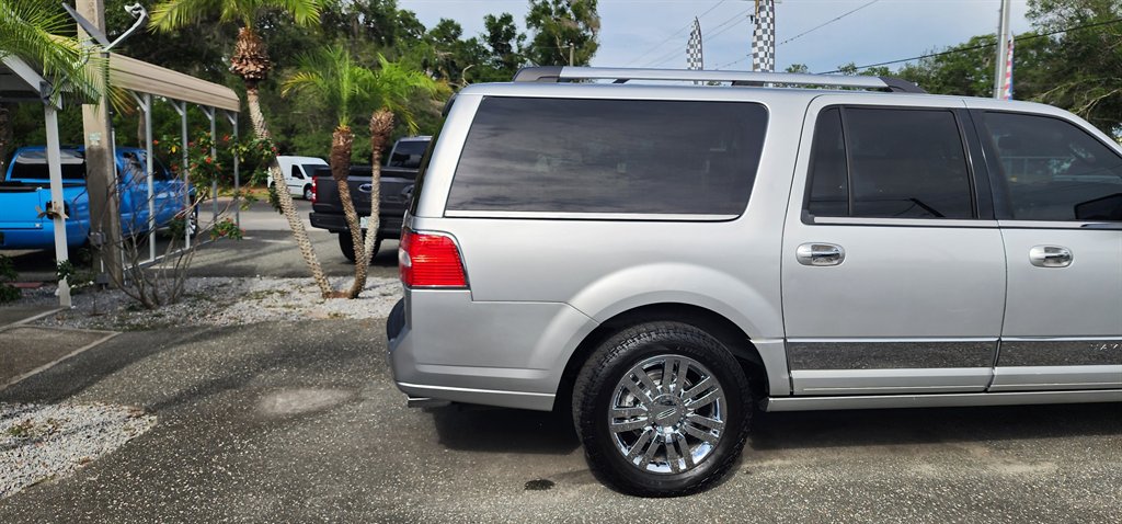 2010 Lincoln Navigator - $8,995