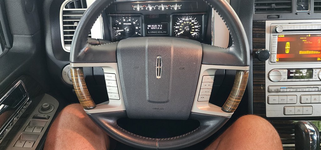 2010 Lincoln Navigator - $8,995