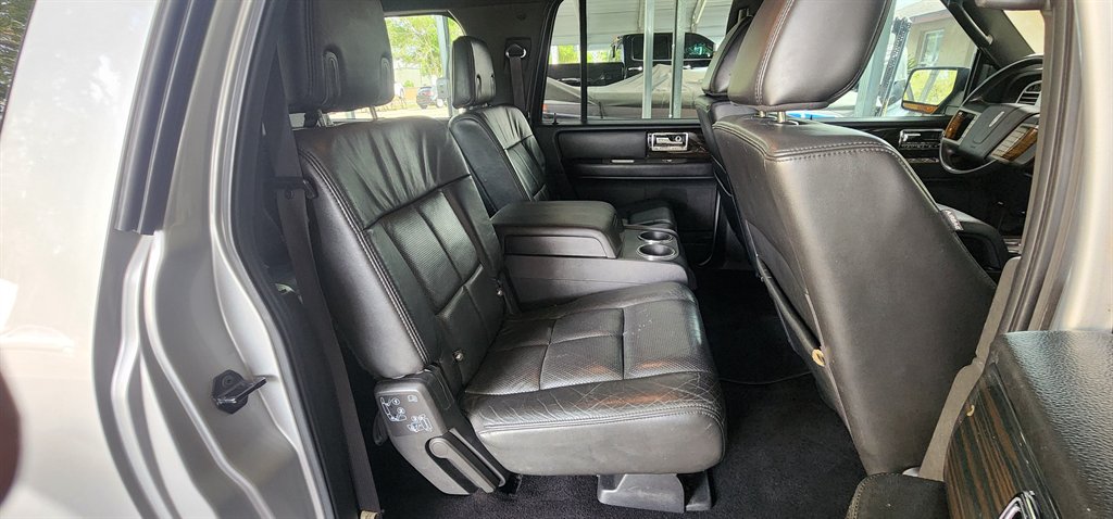 2010 Lincoln Navigator - $8,995