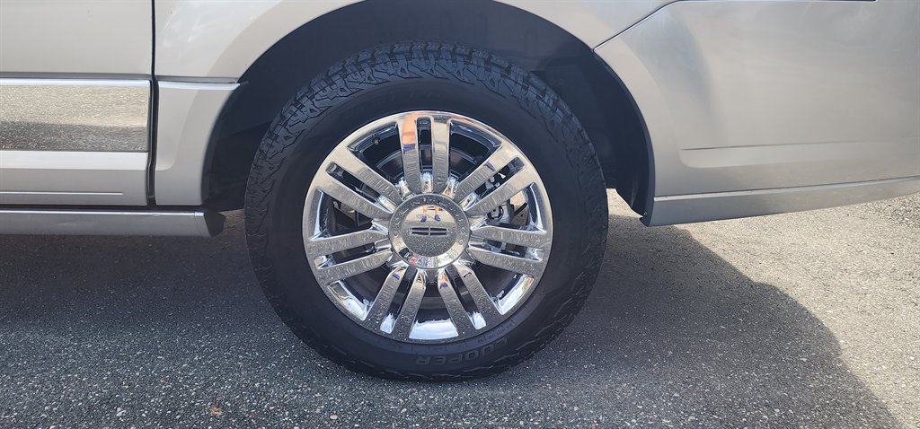 2010 Lincoln Navigator - $8,995